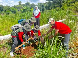 TANAM POHON DI TPS3R 